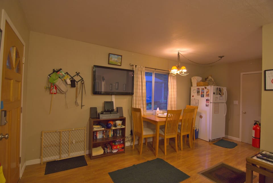 The dining area has seating for 4.