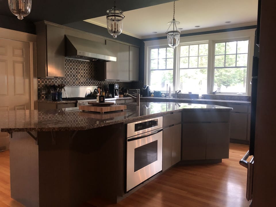 Large open kitchen, 2 ovens, 2 dishwashers, 2 sinks