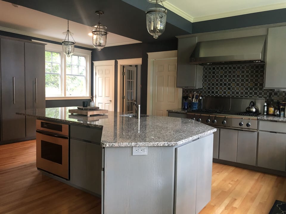 Large open kitchen, 2 ovens, 2 dishwashers, 2 sinks