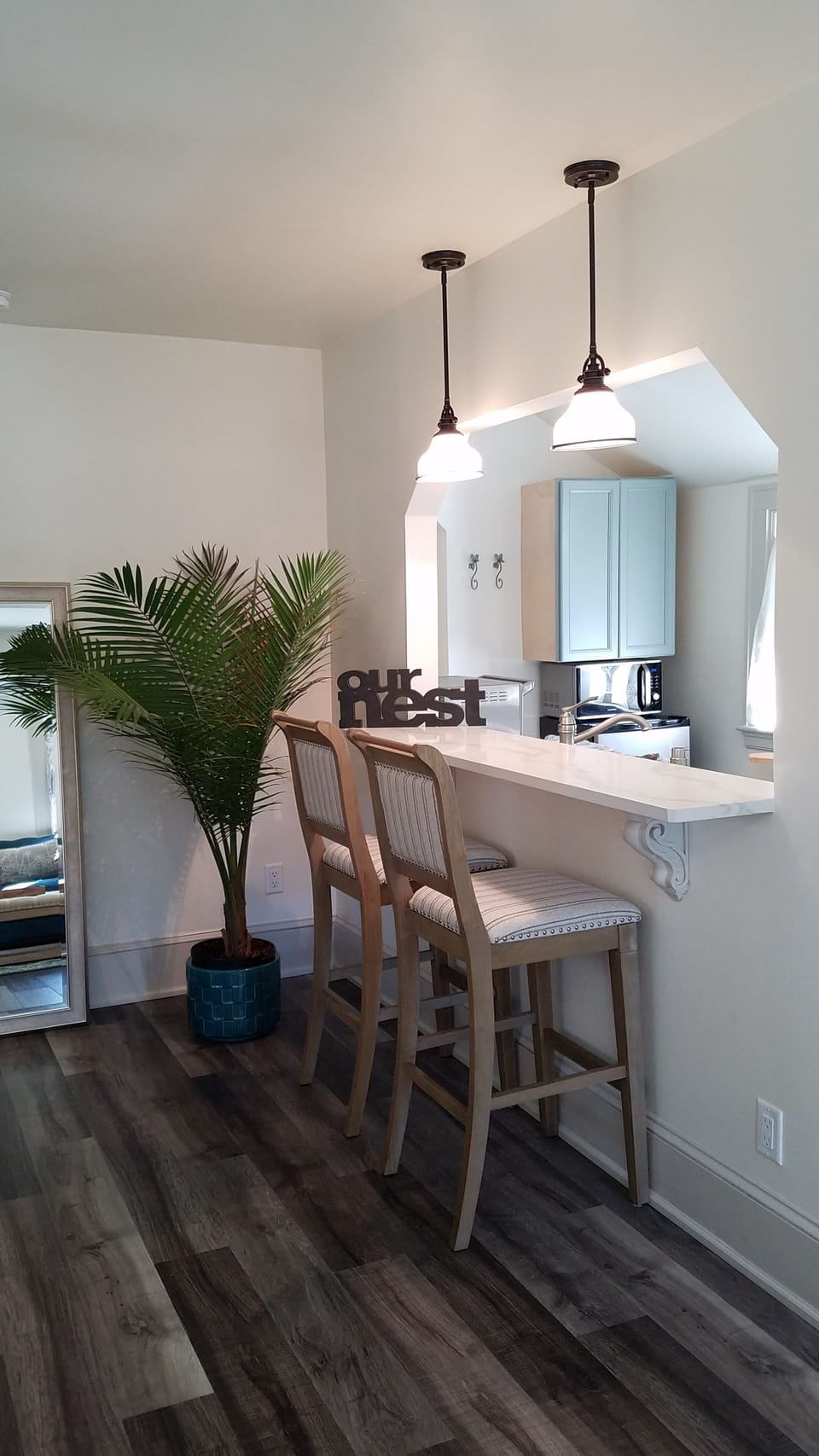 The breakfast bar is suitable for dining as well as entertaining and office work
