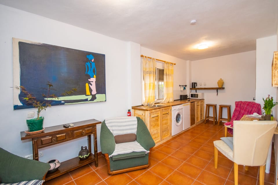 Enjoy the living room of this rural house in Coín