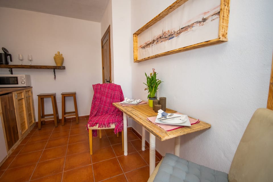 Enjoy the bedroom of this rural house in Coín