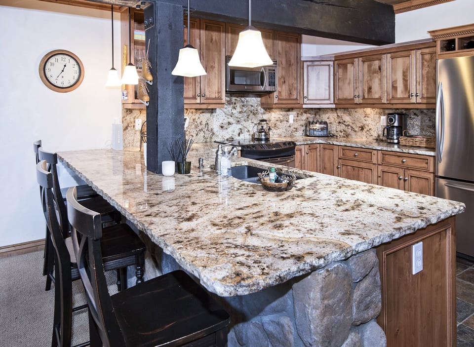 Kitchen counter with bar and seating for 4