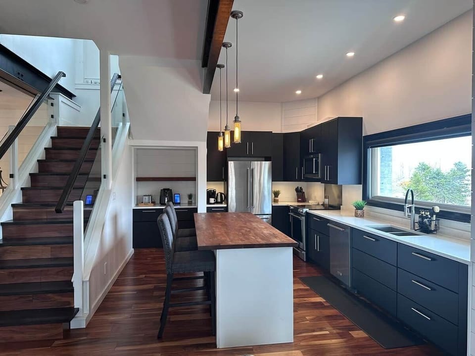 Full kitchen 