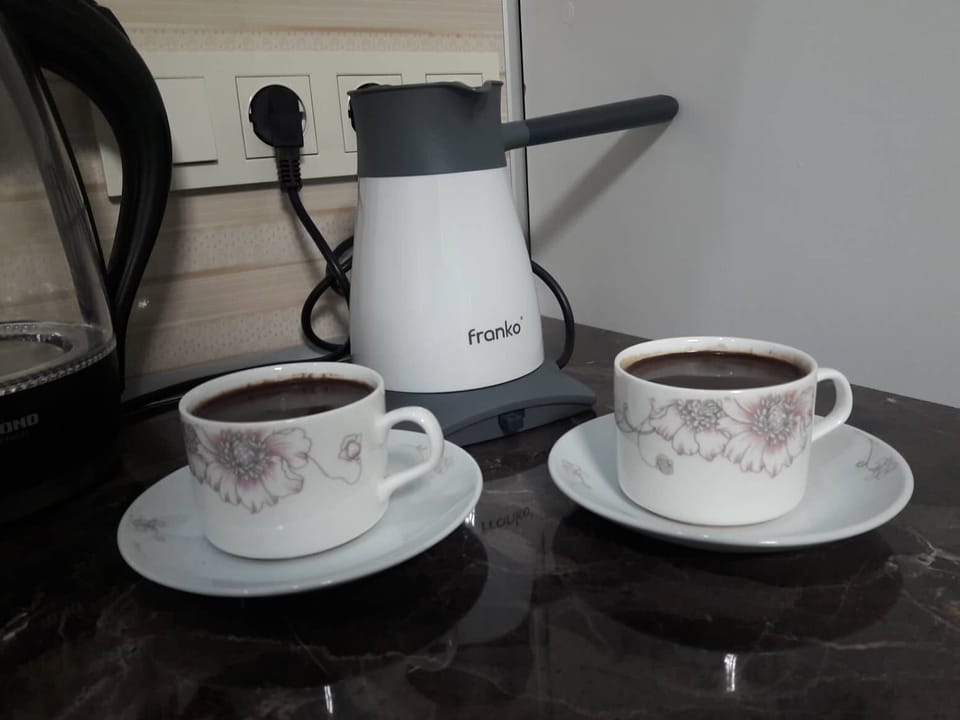 italian elektro coffee maker with set of caps, everything is brand new.