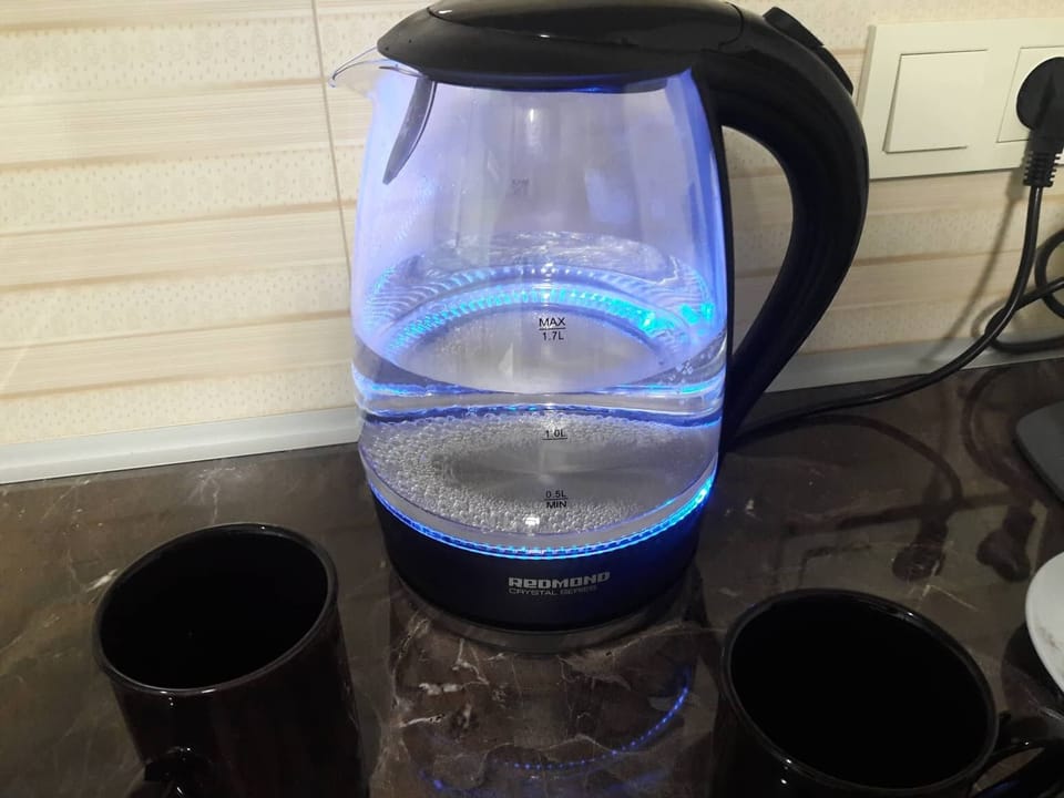 Elektro stainless steel and glass kettle and set of coffee mags