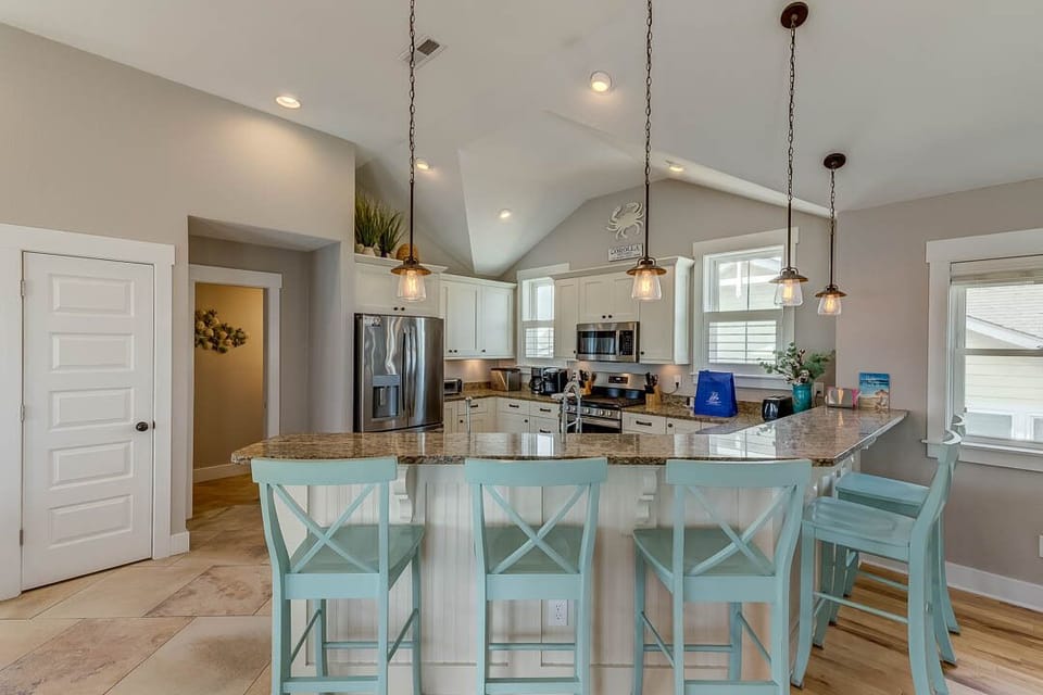 Top-Level Kitchen with Bar (seats 5)