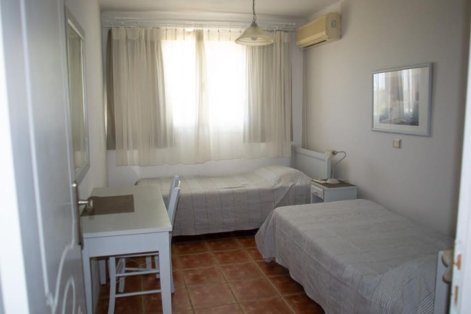 Twin bedroom