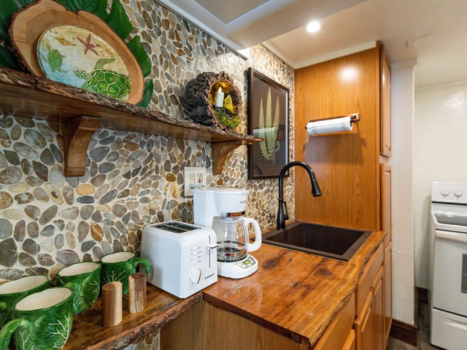 Natural element details - pebble walls, natural wood, copper sink