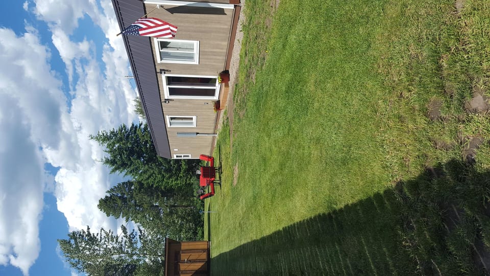 Private back yard with patio set.