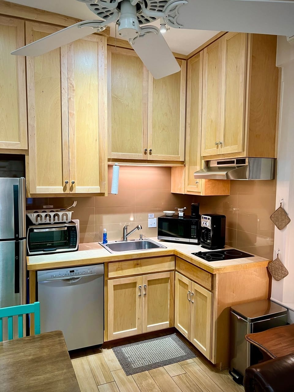 Dishwasher, refrigerator, cook top, microwave, bake oven in Fronteriza