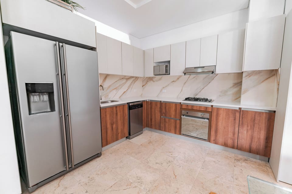Brand new and nicely appointed kitchen