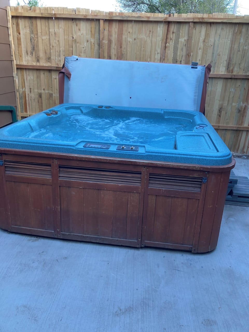 Hot Tub 6 ppl
