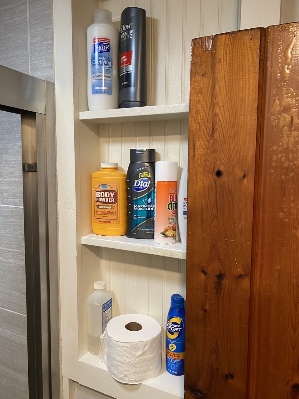 guest bath in main cabin