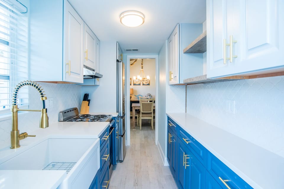 Brand new kitchen with Quartz counter tops
