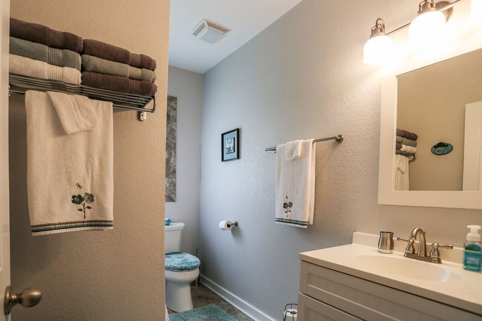 Hallway Bath, Combo tub/shower