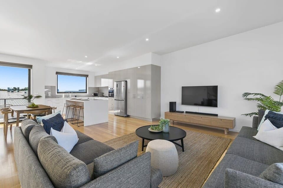 Hardwood floors, oak timber accents, and a neutral colour palette create a warm and inviting atmosphere