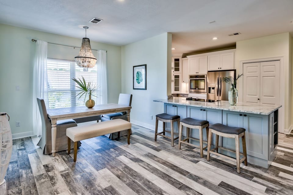 First Floor: Dining Area