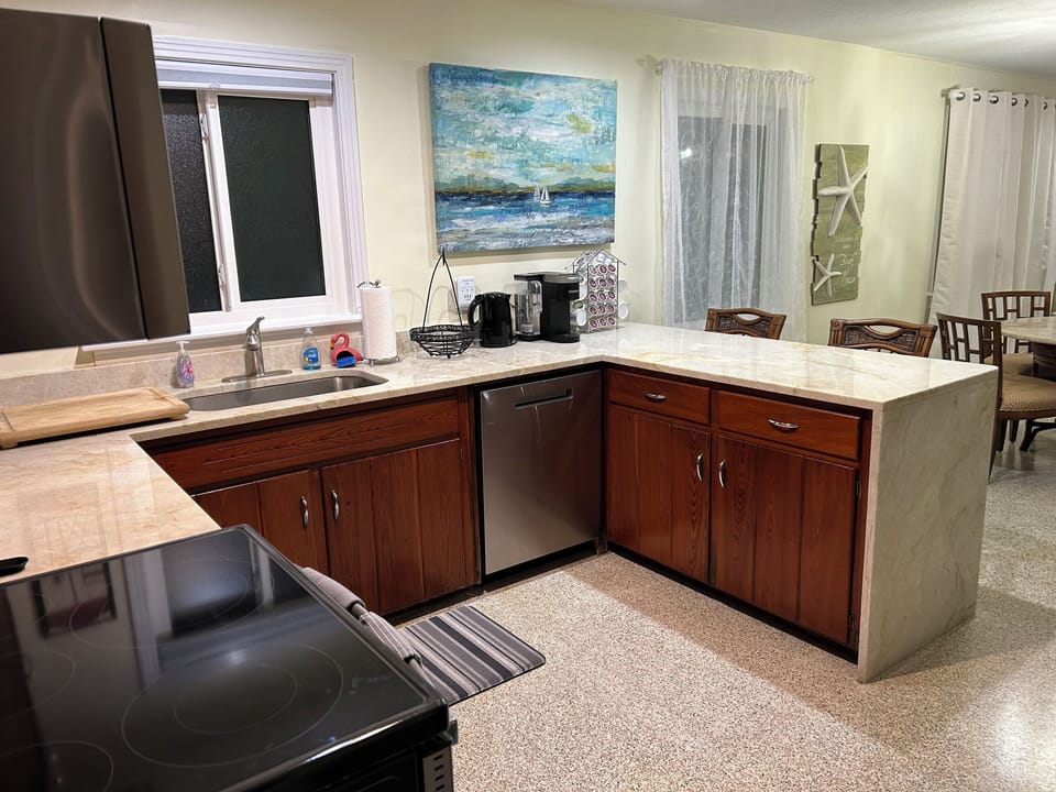 Fully equipped kitchen with all amenities