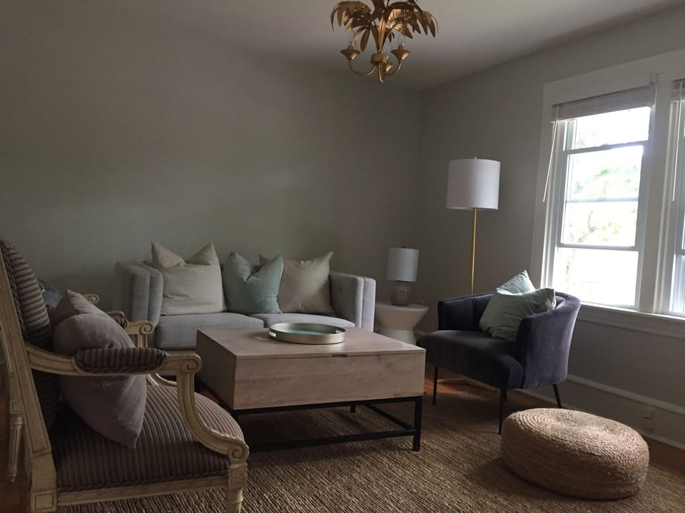 Living area with 50 inch SmartTV, free Netflix

