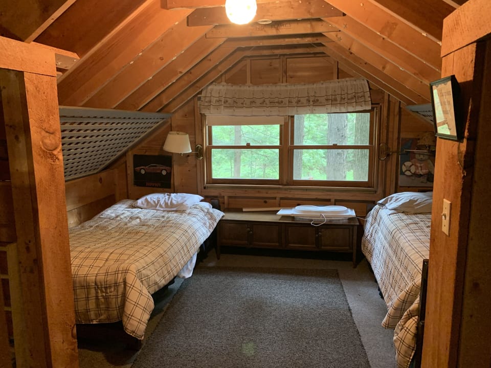 loft accessed via captains ladder - 2 twin beds