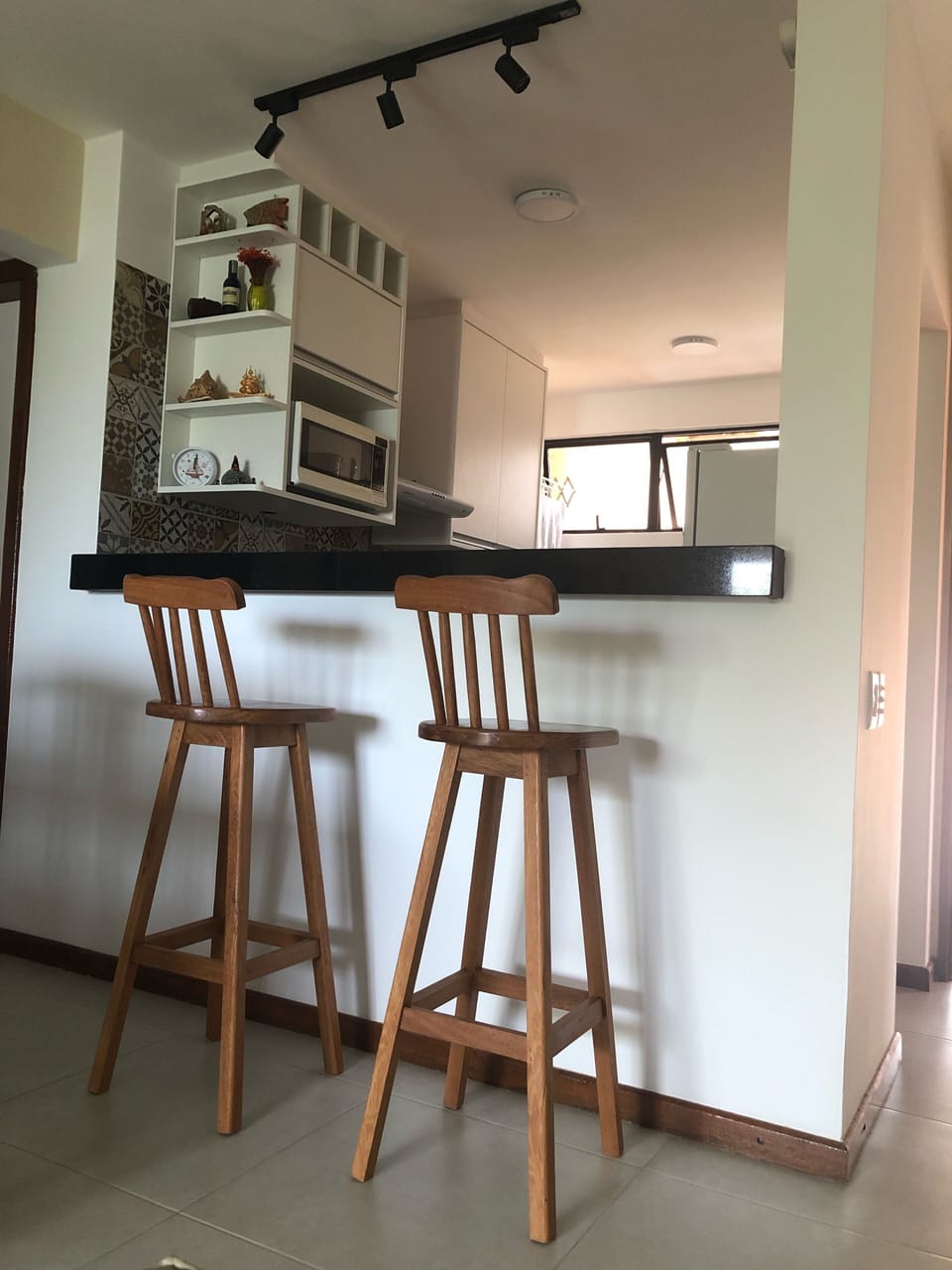 Cadeiras do balcão da cozinha americana