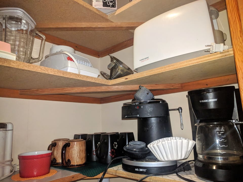 Coffee maker, toaster, blender, mugs, coffee grinder
