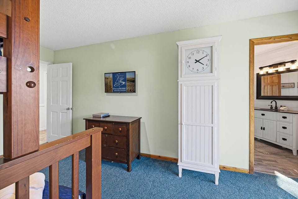Mid-Level Bedroom with Pyramid Bunk, shares Jack and Jill Bathroom