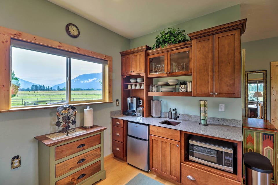 Kitchenette | Mini Fridge | Microwave | Keurig Coffee Maker | Toaster