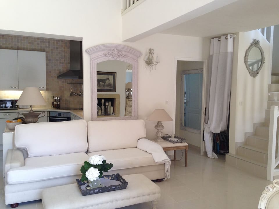Living room leading to kitchen
