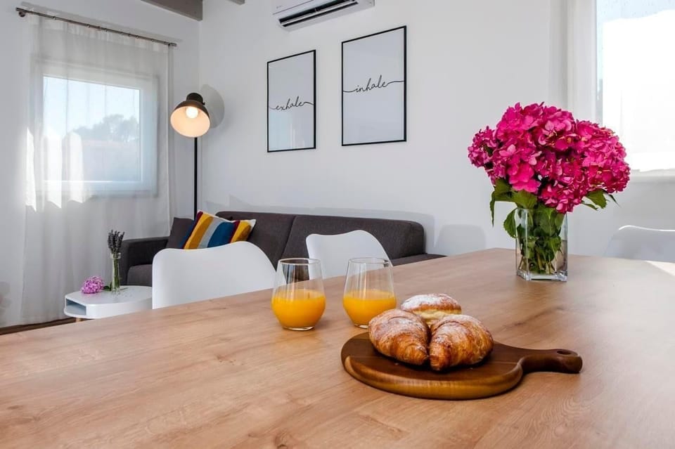 Kitchen table