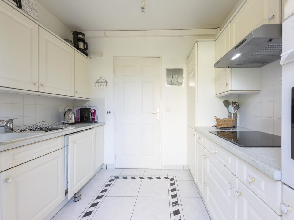 fully fitted kitchen open on the north terrace