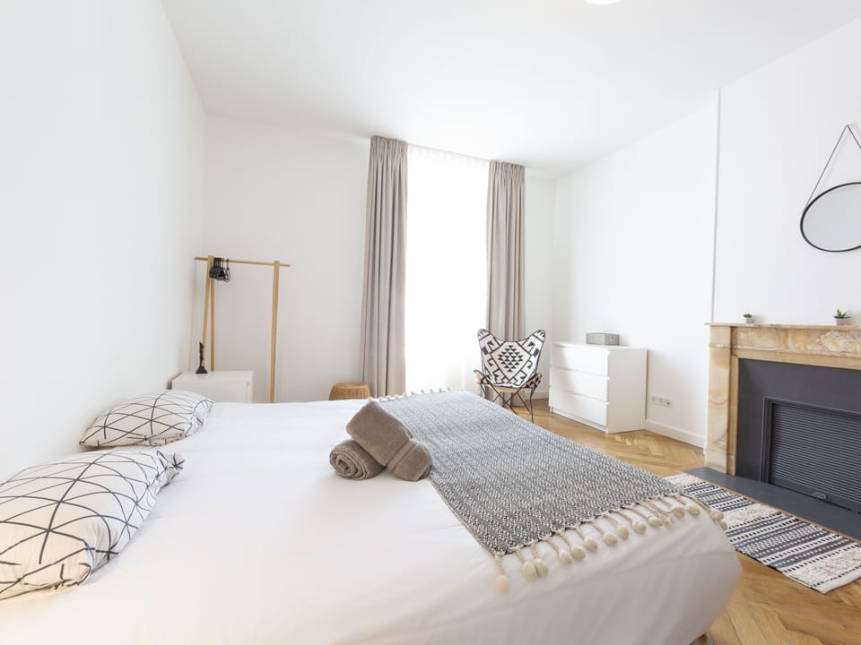 First Air-conditioned Large bedroom with double bed (180) or 2 single beds