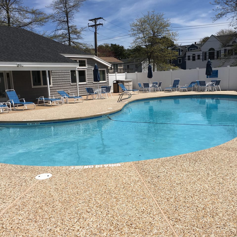 Salt water pool