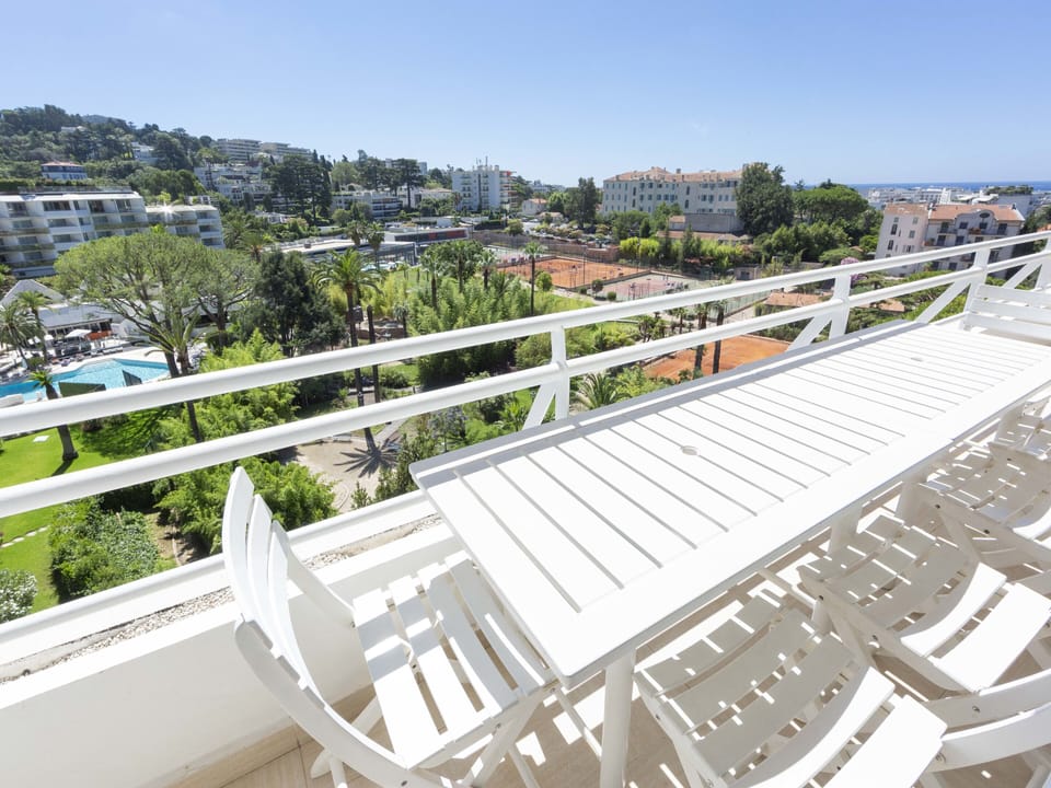 Furnished terrace with unobstructed views of the hills and sea, awning.