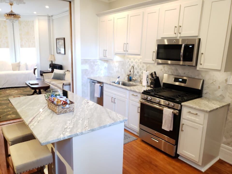 Full, eat-in kitchen.