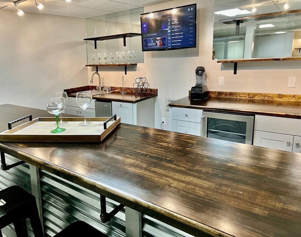 Bar in game room