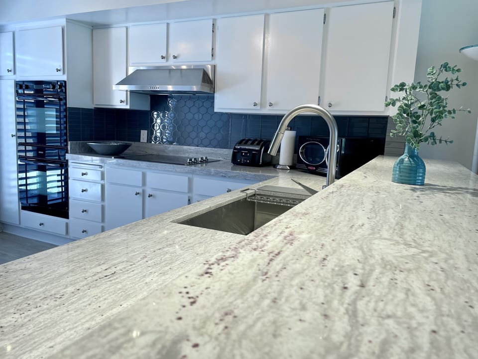 Fully remodeled kitchen, stunning!