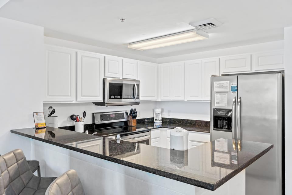 Kitchen with Breakfast Bar