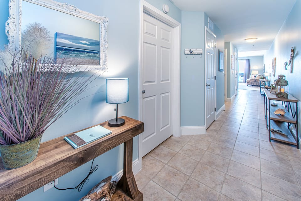 Entry way into Laketown Wharf 1403
