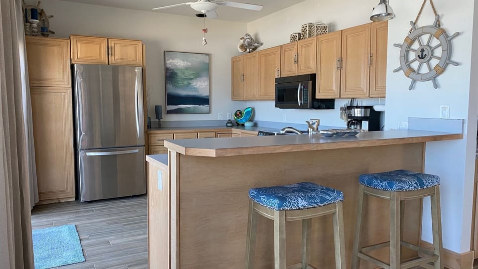 Dine at the kitchen counter 