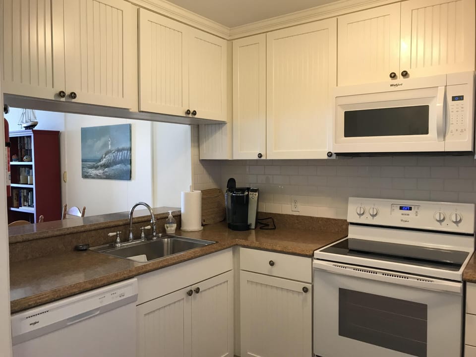 All newer appliances and a dishwasher!