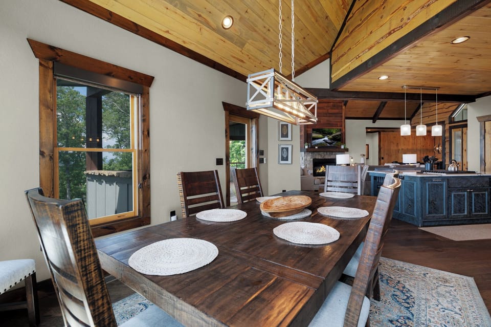 New Heights - Dining Area