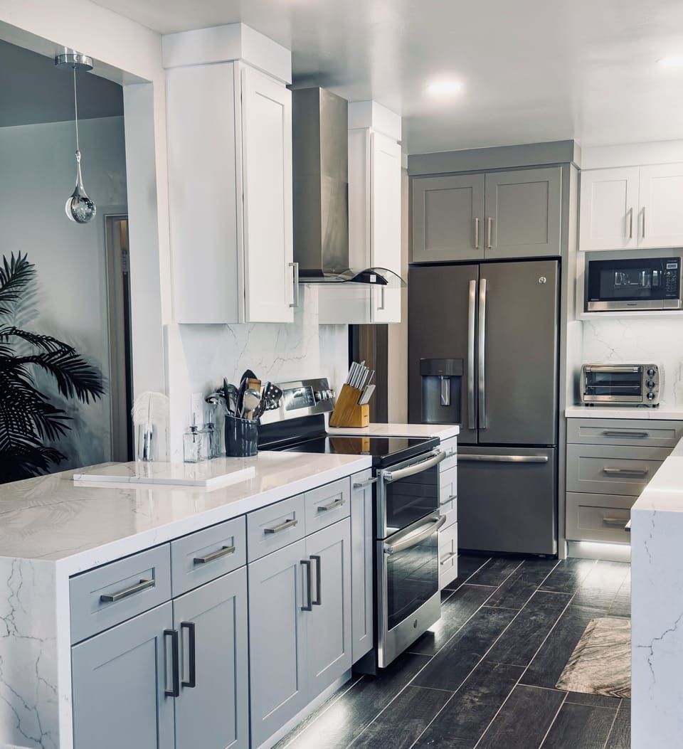 Brand New Kitchen with Quartz Countertops!