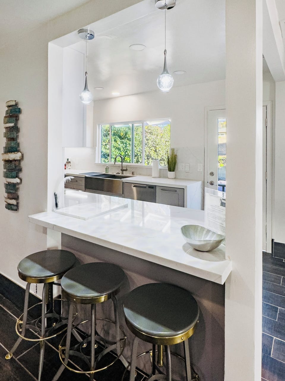 Brand New Countertop Bar with 3 Barstools and Jellyfish Pendant Lights!