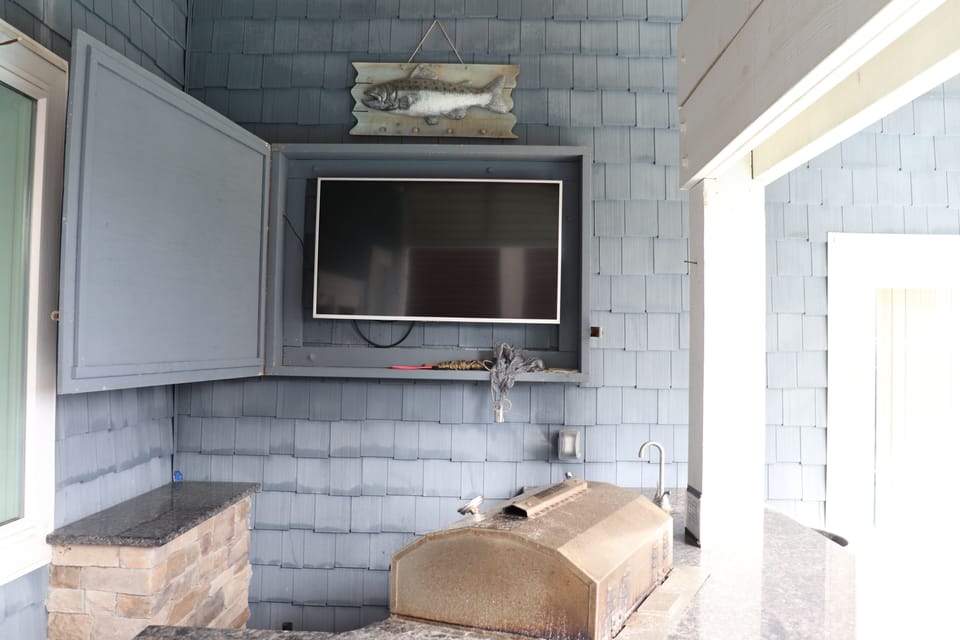 Outdoor tv near pool at outdoor bar