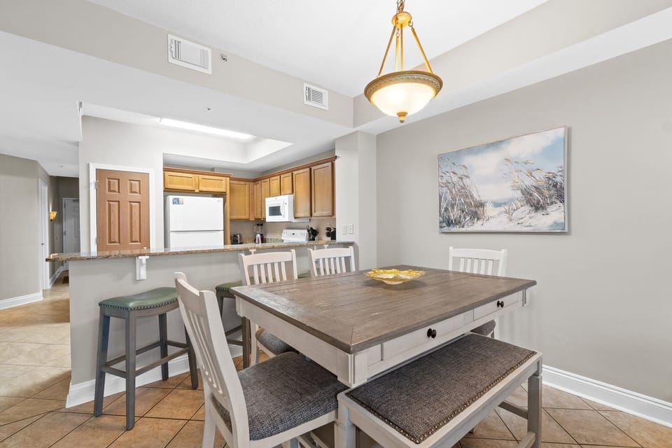 Dining Area - Table seats 6 - additional seating at kitchen counter