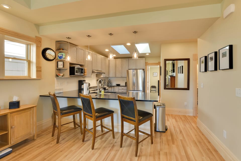 Breakfast Bar Dining