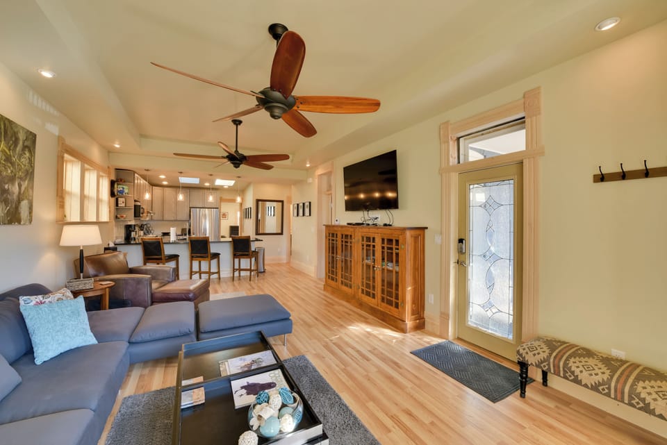 Interior | Open Floor Plan | Free WiFi