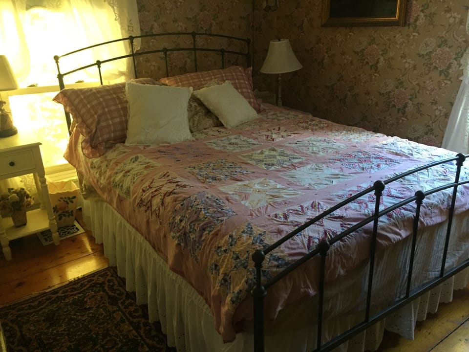 2nd Bedroom, Queen Bed, dresser, closet, 2 windows
